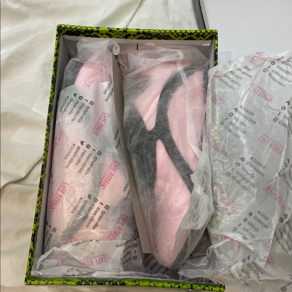 •CAPE ROBBIN• “Vulay” Lace-Up Black Color Block Sneakers - Pink // NIB - Picture 10 of 15